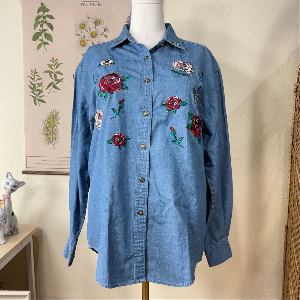 Vintage 80s 90s Floral Embroidered Denim Shirt Coastal Grandma Cottage Grunge M